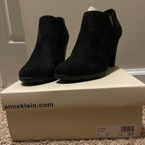 Anne Klein heels. Size 8. Excellent condition